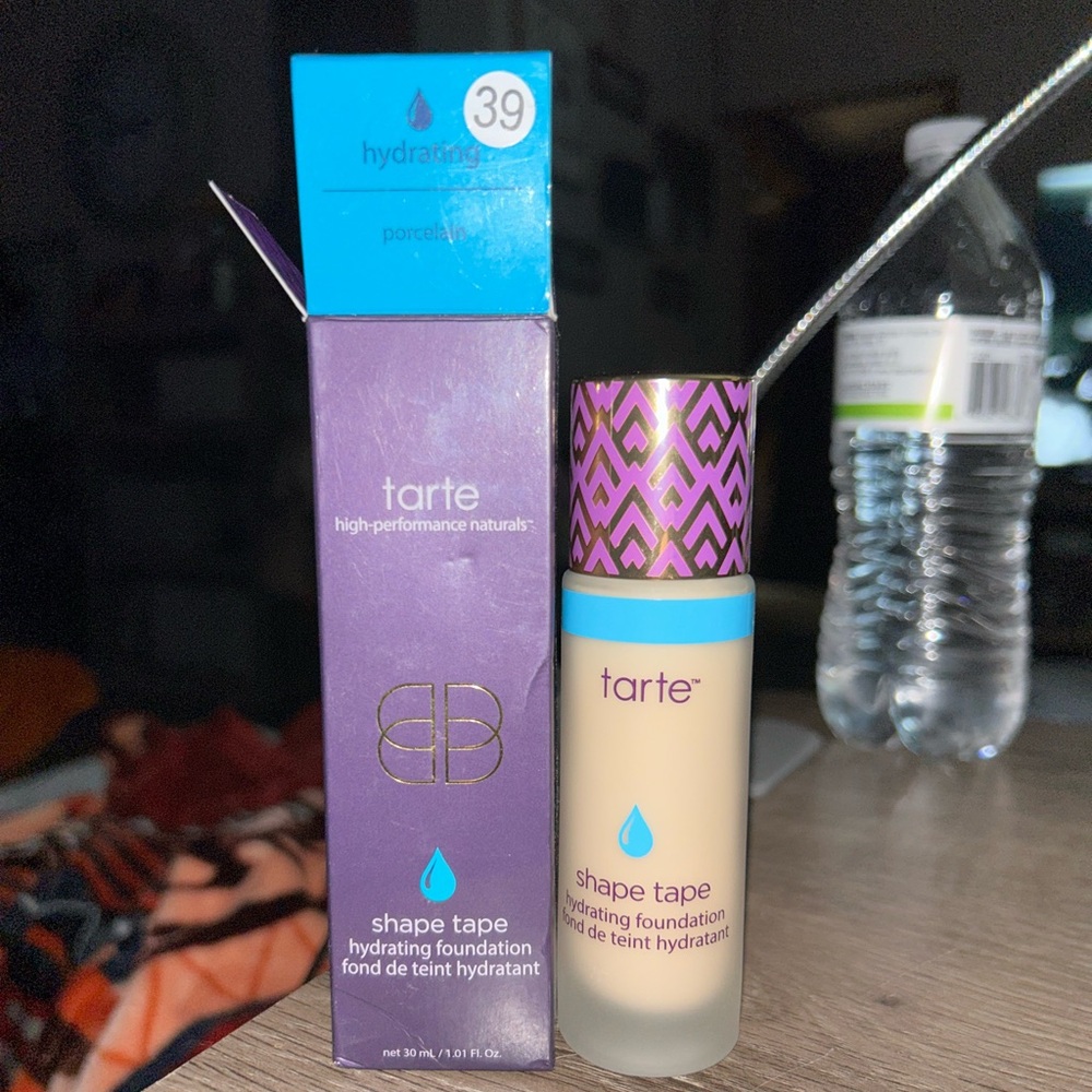 NEW IN BOX - Tarte Shape Tape Hydrating Foundation - shade Porcelain